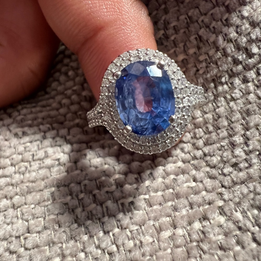 Blue sapphire ring
